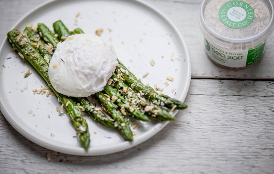 Asparagus with Poached Eggs and Fresh & Zesty Sea Salt